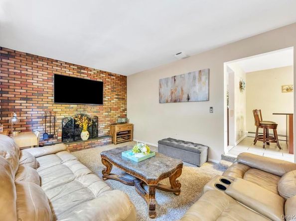 53 Stevenson Place, Deer Park NY 11729