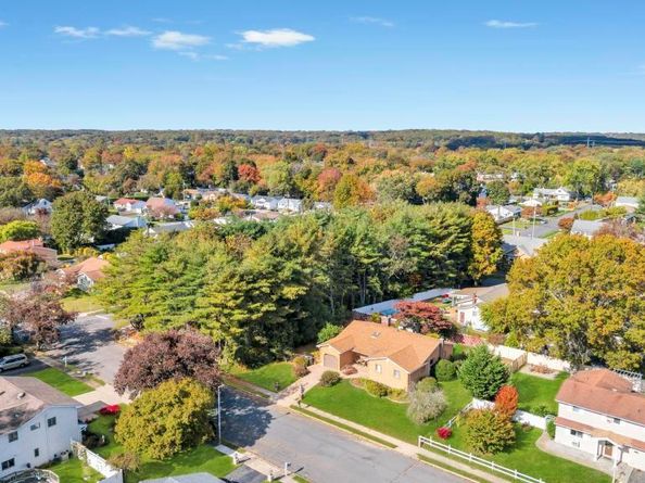 53 Stevenson Place, Deer Park NY 11729