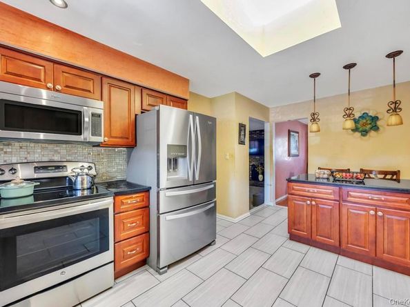 53 Stevenson Place, Deer Park NY 11729