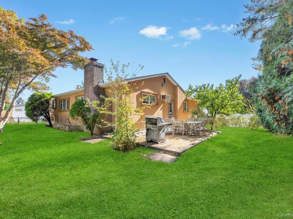 53 Stevenson Place, Deer Park NY 11729