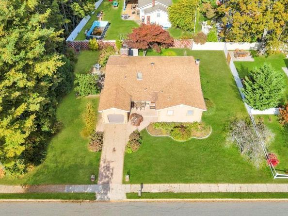 53 Stevenson Place, Deer Park NY 11729