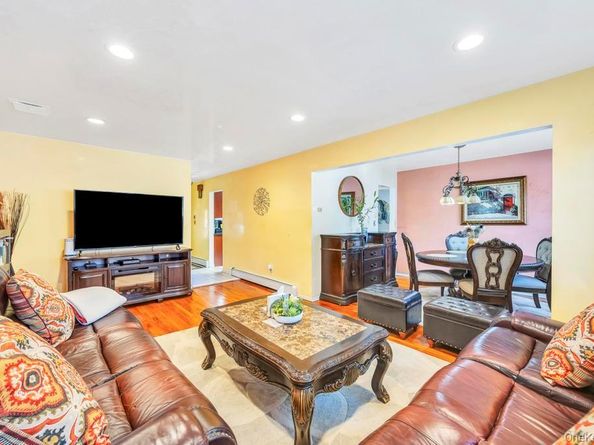 53 Stevenson Place, Deer Park NY 11729