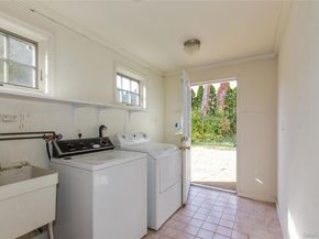 18 LIGHTHOUSE Road, Kings Point NY 11024