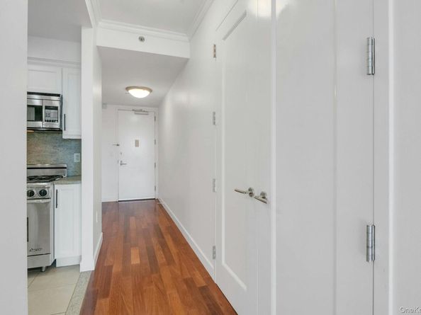 10 City Place 19C, White Plains NY 10601