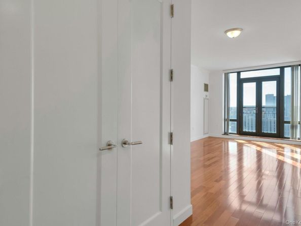 10 City Place 19C, White Plains NY 10601