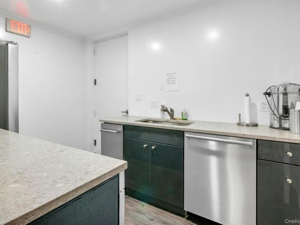 10 City Place 19C, White Plains NY 10601