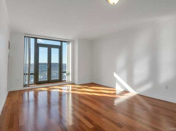10 City Place 19C, White Plains NY 10601