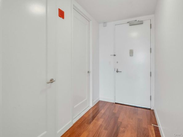 10 City Place 19C, White Plains NY 10601