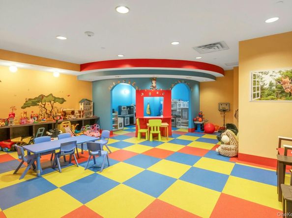 10 City Place 19C, White Plains NY 10601