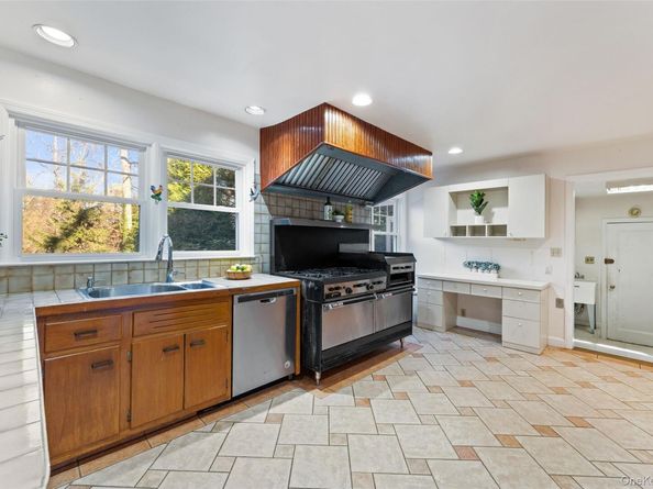 285 Old Colony Road, Hartsdale NY 10530