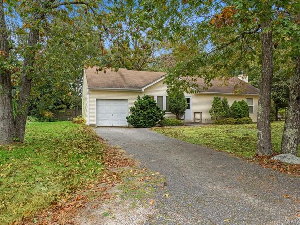 9 Shinnecock Avenue, East Quogue NY 11942