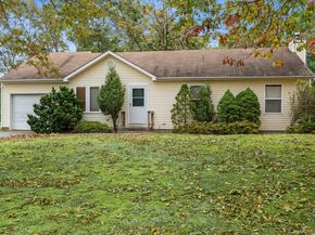 9 Shinnecock Avenue, East Quogue NY 11942