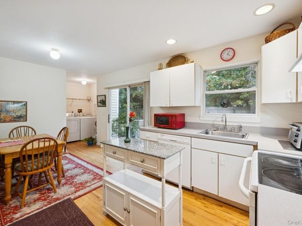 9 Shinnecock Avenue, East Quogue NY 11942