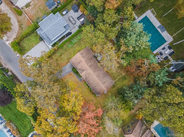 9 Shinnecock Avenue, East Quogue NY 11942
