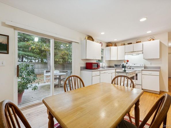 9 Shinnecock Avenue, East Quogue NY 11942