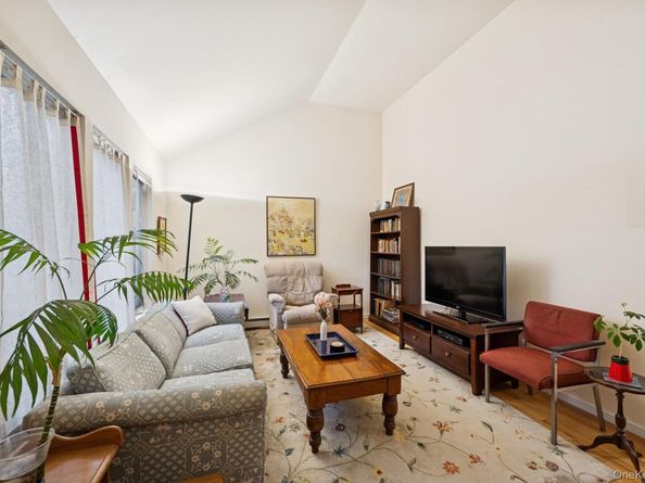 9 Shinnecock Avenue, East Quogue NY 11942