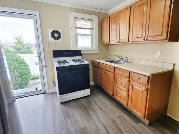 469 River Street, Oceanside NY 11572