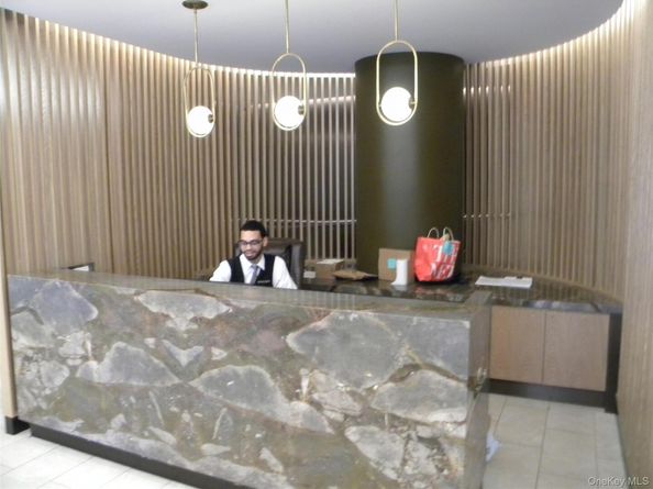 70-25 Yellowstone Boulevard 17Q, Forest Hills NY 11375