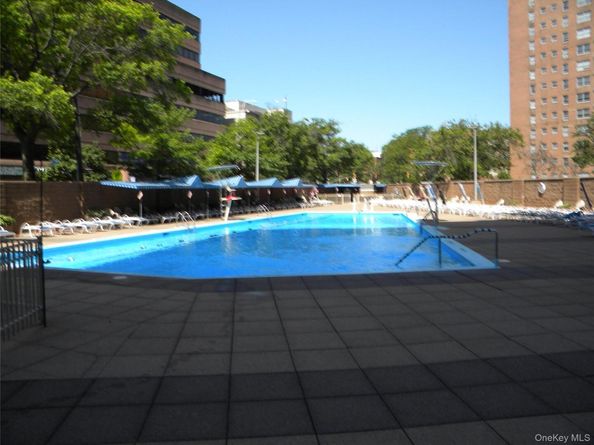 70-25 Yellowstone Boulevard 17Q, Forest Hills NY 11375