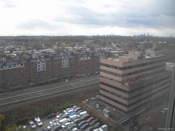 70-25 Yellowstone Boulevard 17Q, Forest Hills NY 11375