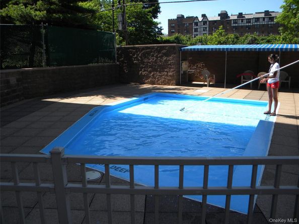 70-25 Yellowstone Boulevard 17Q, Forest Hills NY 11375