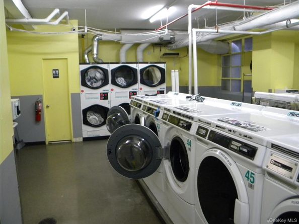 70-25 Yellowstone Boulevard 17Q, Forest Hills NY 11375