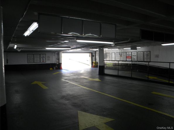 70-25 Yellowstone Boulevard 17Q, Forest Hills NY 11375