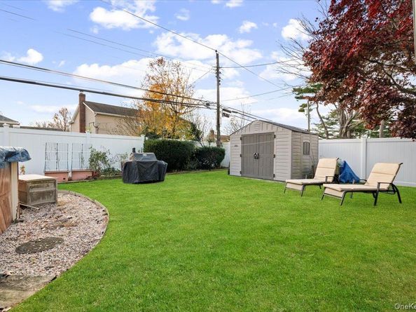 341 Red Maple Drive S, Wantagh NY 11793