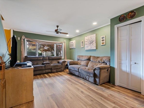 341 Red Maple Drive S, Wantagh NY 11793