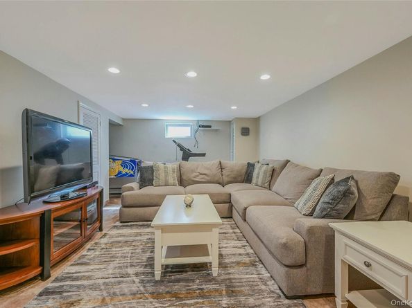 51 Oakwood Hills Drive, East Islip NY 11730