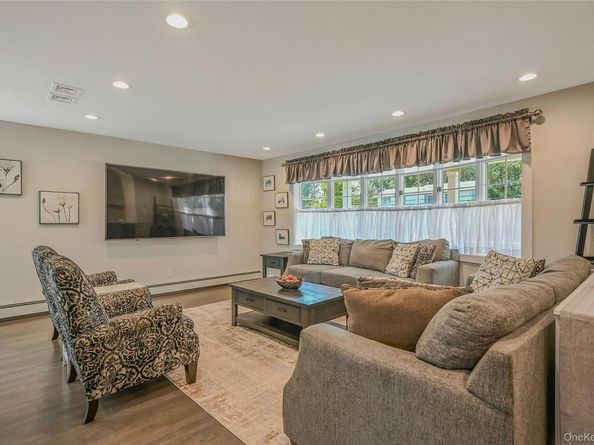 51 Oakwood Hills Drive, East Islip NY 11730