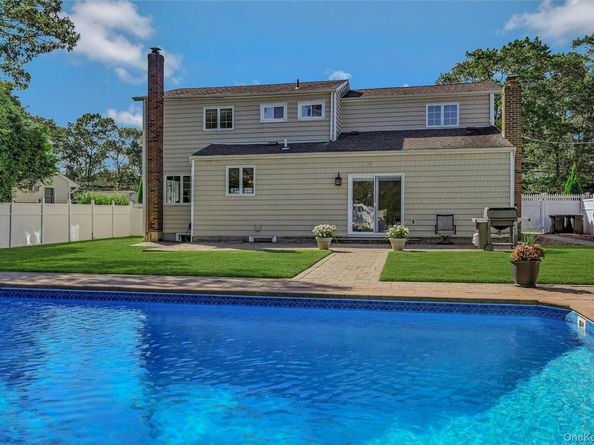 51 Oakwood Hills Drive, East Islip NY 11730