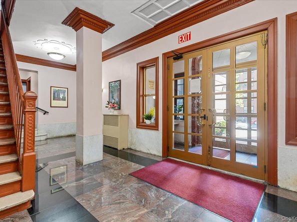 270 Seaman Avenue D3, New York (Manhattan) NY 10034