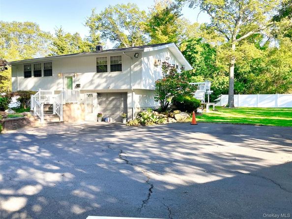 2 Redleaf Lane, Commack NY 11725