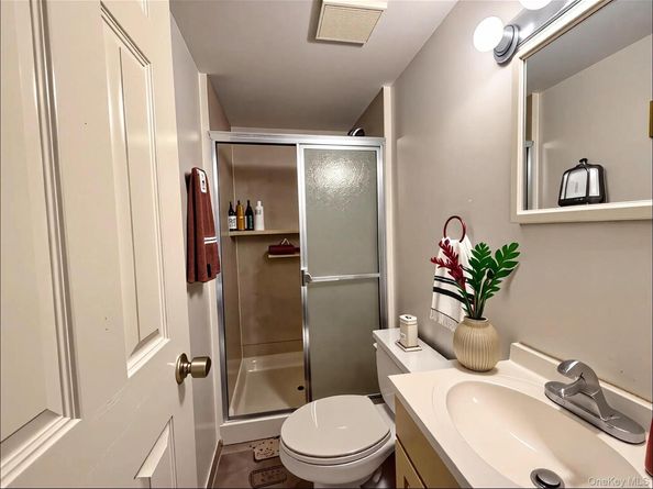 2 Redleaf Lane, Commack NY 11725