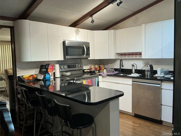 2 Redleaf Lane, Commack NY 11725