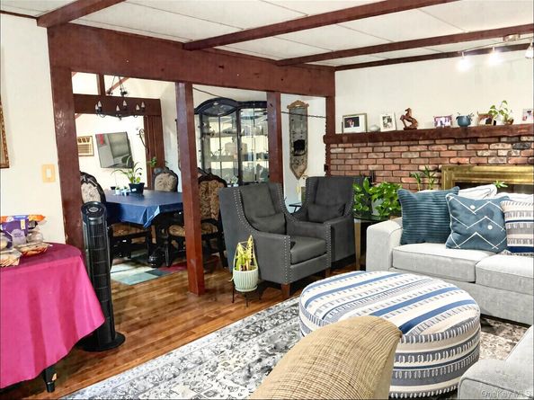 2 Redleaf Lane, Commack NY 11725