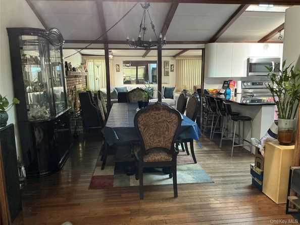 2 Redleaf Lane, Commack NY 11725