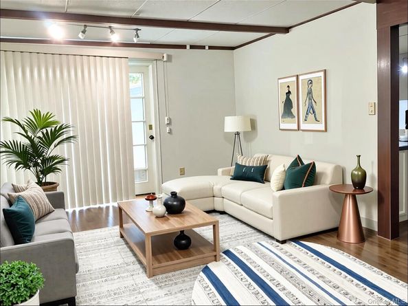 2 Redleaf Lane, Commack NY 11725