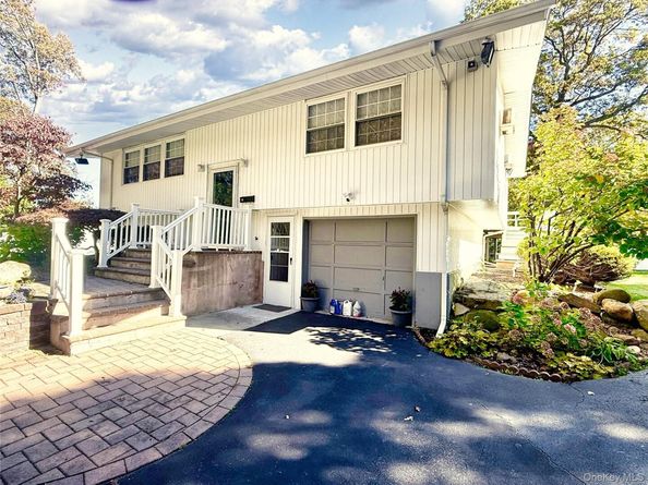 2 Redleaf Lane, Commack NY 11725