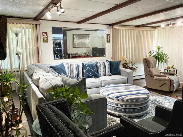 2 Redleaf Lane, Commack NY 11725