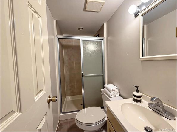 2 Redleaf Lane, Commack NY 11725