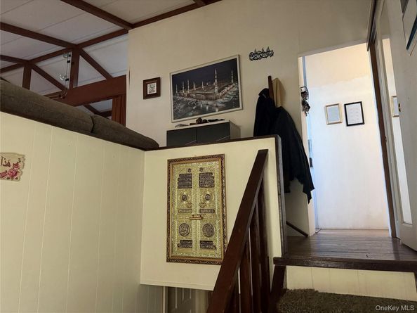 2 Redleaf Lane, Commack NY 11725