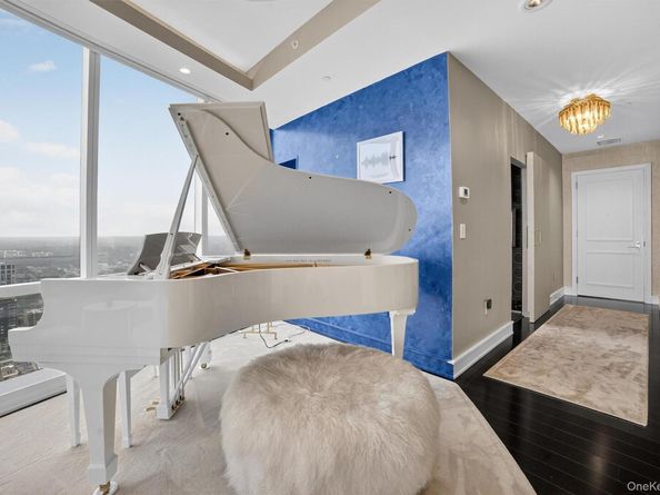 5 Renaissance Square PH9E, White Plains NY 10601