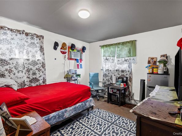 75 Oak Street, Amityville NY 11701