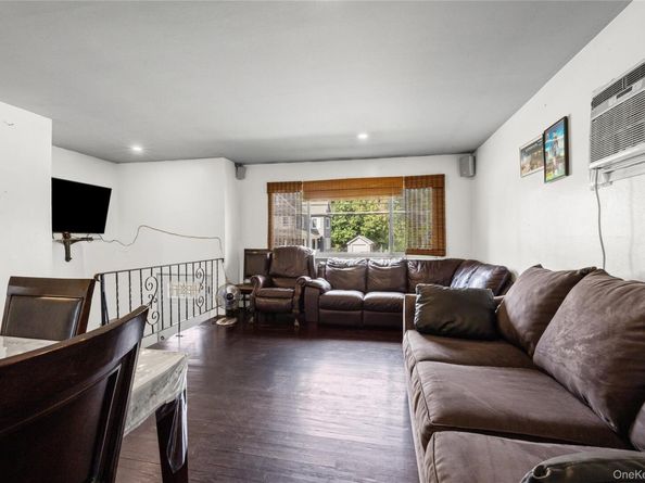 75 Oak Street, Amityville NY 11701