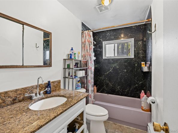 75 Oak Street, Amityville NY 11701