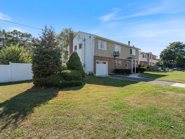 1040 Donna Court, Baldwin NY 11510