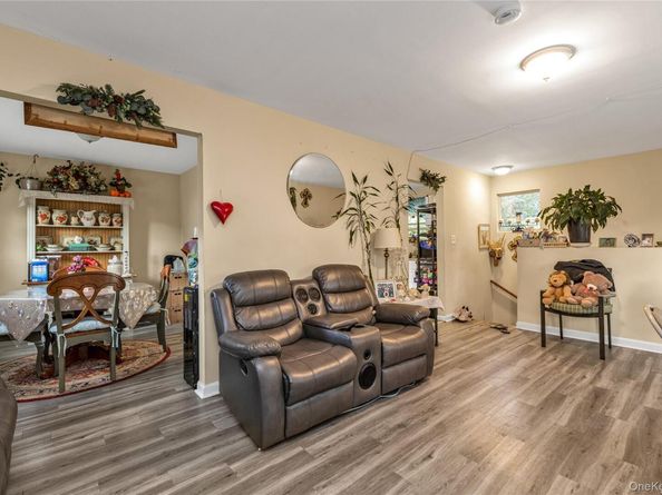 96 W 11th Street, Huntington Station NY 11746