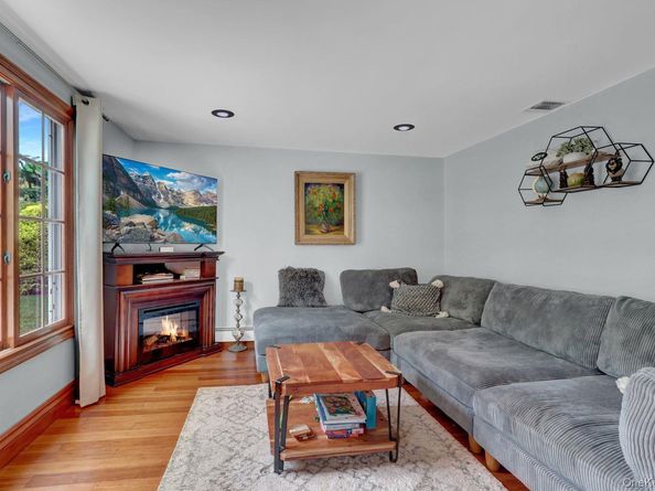 44 Archie Place, West Islip NY 11795